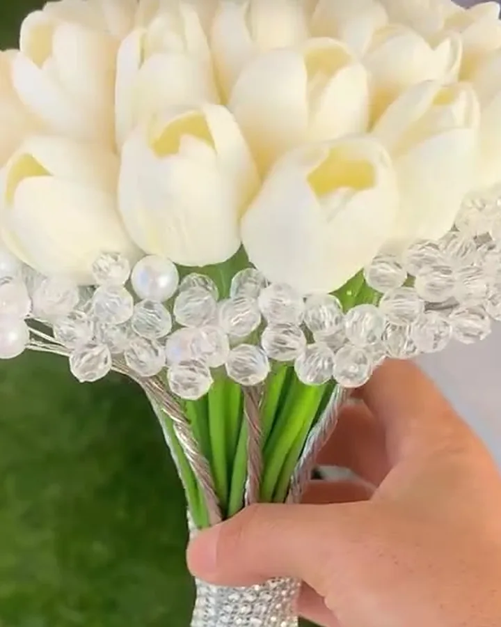 مسكة عروس توليب بالكريستال
