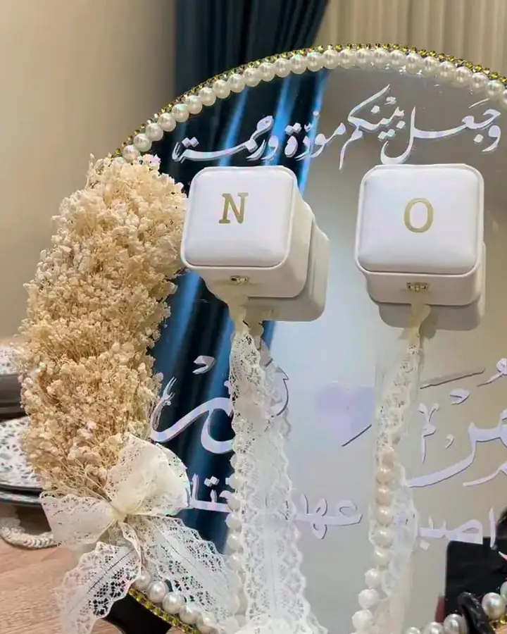 صينية خطوبة مراية بالأسماء مع علب الدبل — هدايا سلمى